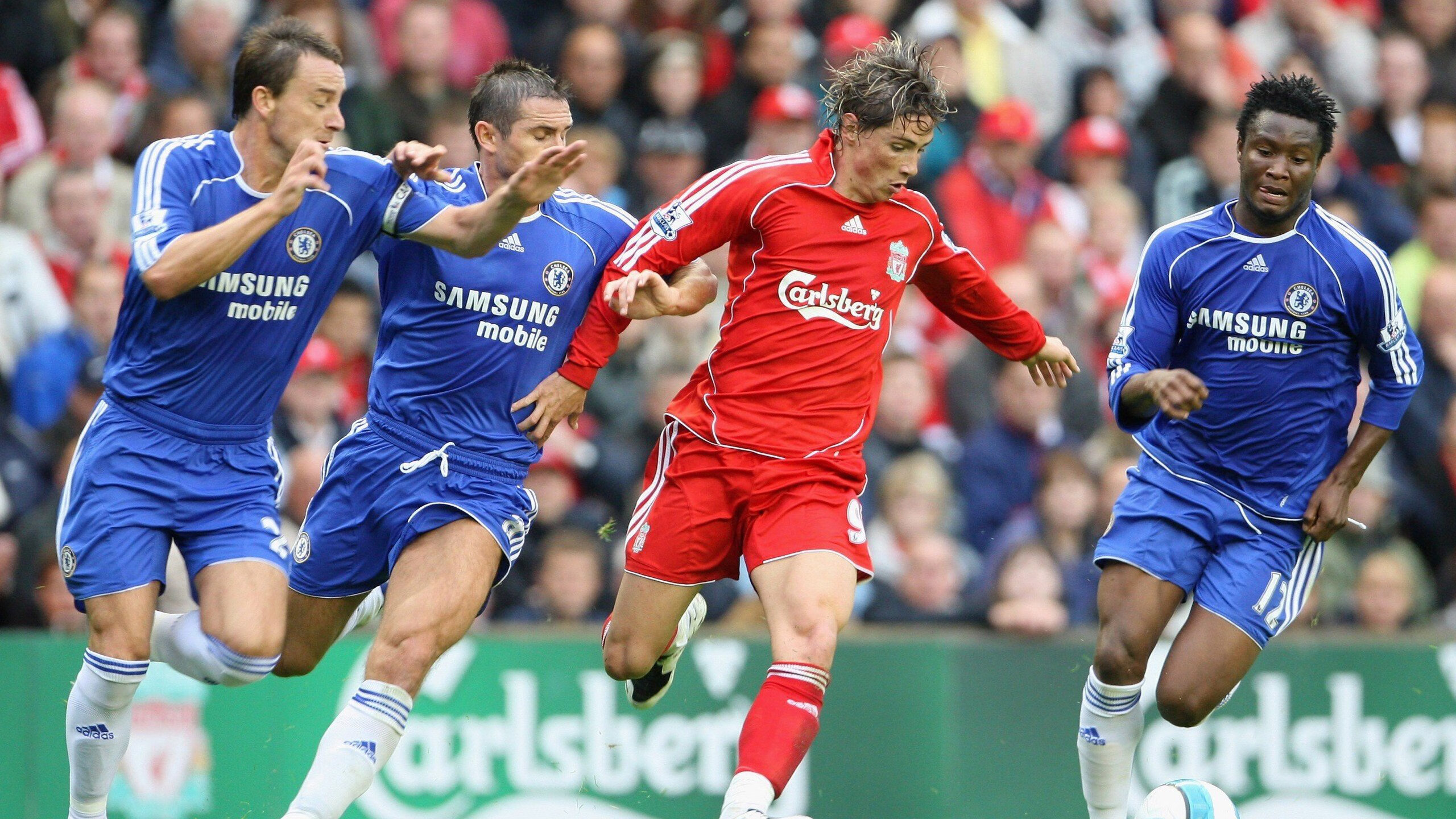 德国女子体操选手在平衡木项目中获得铜牌，德国女子体操运动员